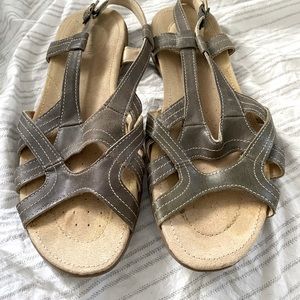 Brand new lands end brown sandal, size 11.